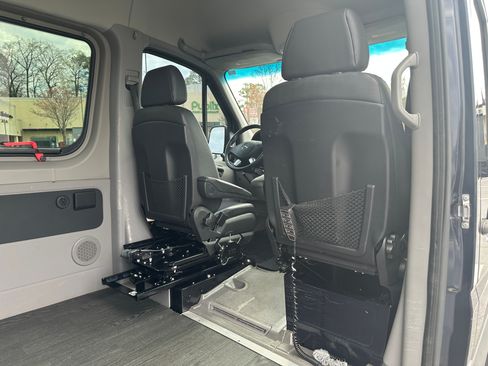 Used 2016 Mercedes-Benz Sprinter 2500 image 19