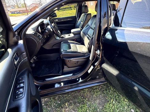 Used 2021 Jeep Grand Cherokee Overland image 12