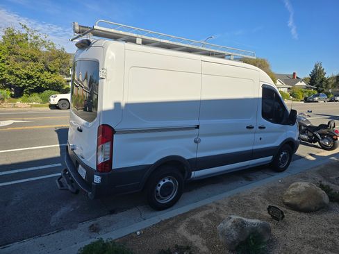 Used 2018 Ford Transit 250 130 Medium Roof image 4