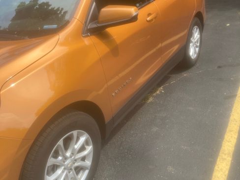 Used 2018 Chevrolet Equinox LT image 2