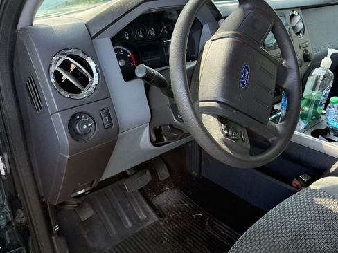 Used 2011 Ford F250 XLT w/ XLT Interior Pkg AWD/4WD image 11