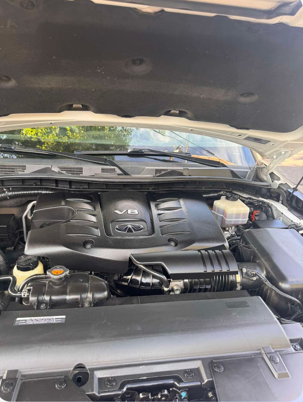 Used 2015 INFINITI QX80 4WD w/ Deluxe Technology Package image 4