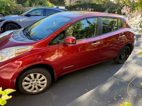 Used 2014 Nissan Leaf S image 4