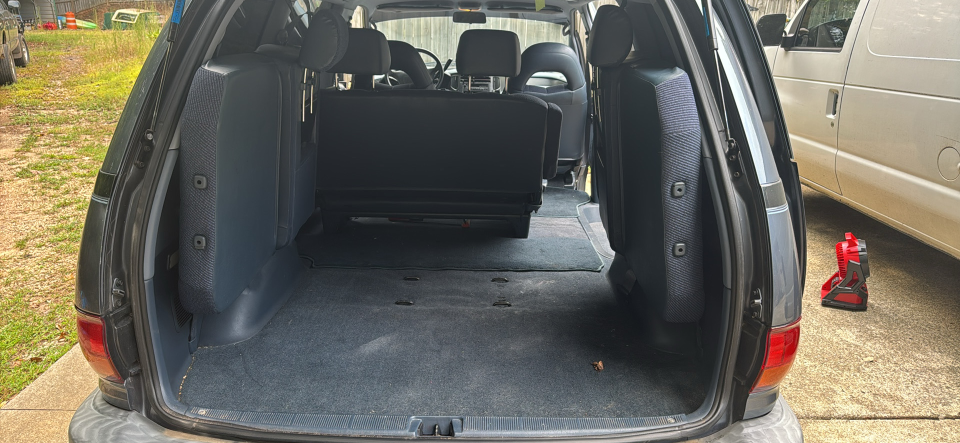 Used 1992 Toyota Previa Deluxe RWD image 9