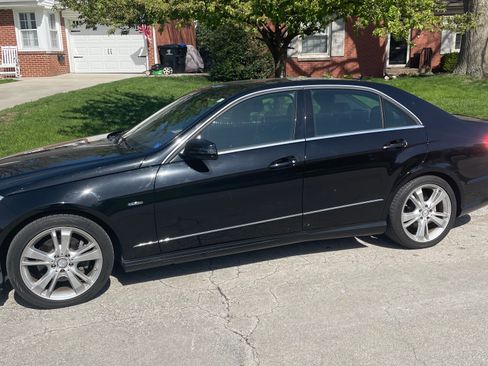 Used 2012 Mercedes-Benz E 350 4MATIC Sedan image 4
