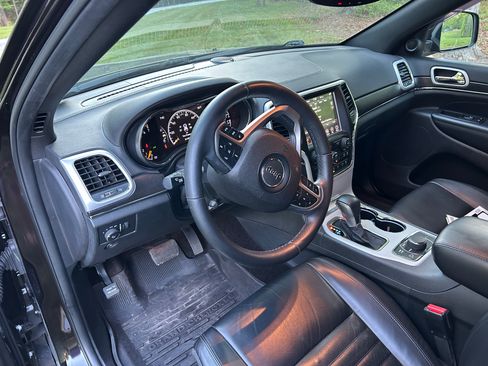 Used 2018 Jeep Grand Cherokee Limited AWD/4WD image 12