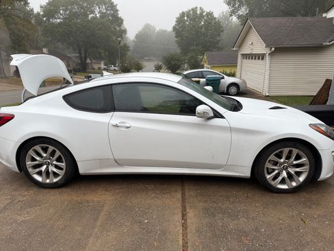 Used 2016 Hyundai Genesis 3.8 image 13