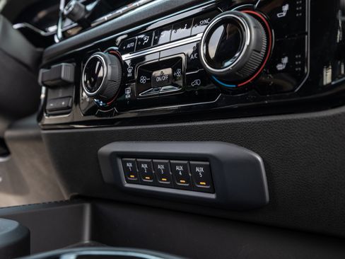 Used 2024 Chevrolet Silverado 1500 LT Trail Boss w/ LT Trail Boss Premium Package image 28