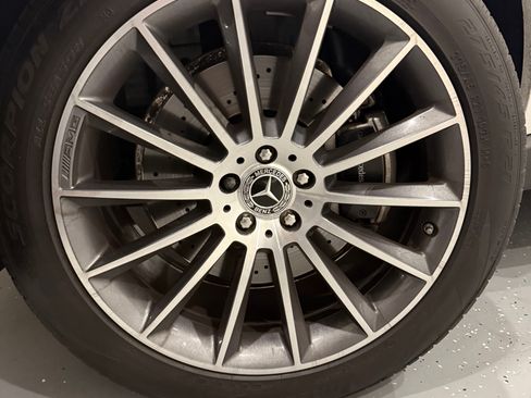 Used 2024 Mercedes-Benz GLE 450e 450e 4MATIC Sport Utility 4D image 4