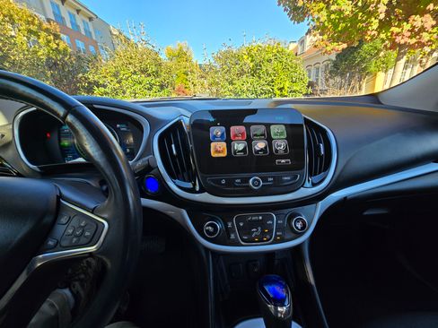 Used 2017 Chevrolet Volt LT image 24