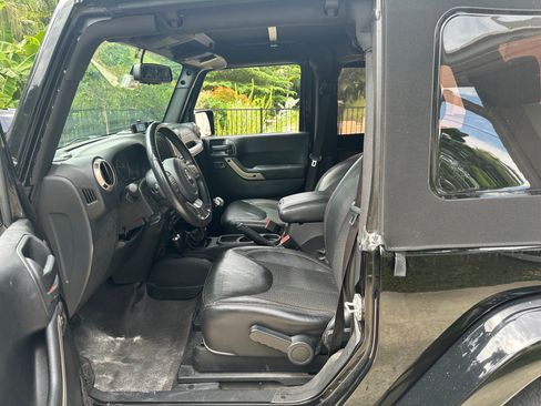 Used 2016 Jeep Wrangler Sahara AWD/4WD image 9
