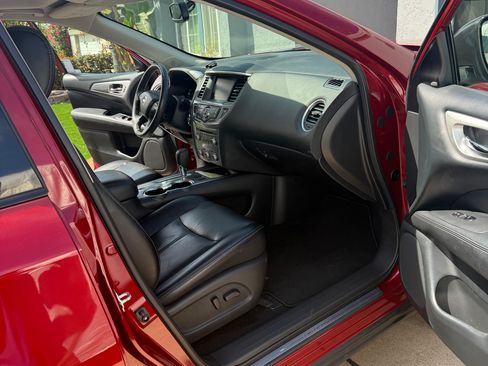 Used 2018 Nissan Pathfinder SL w/ SL Premium Package image 4