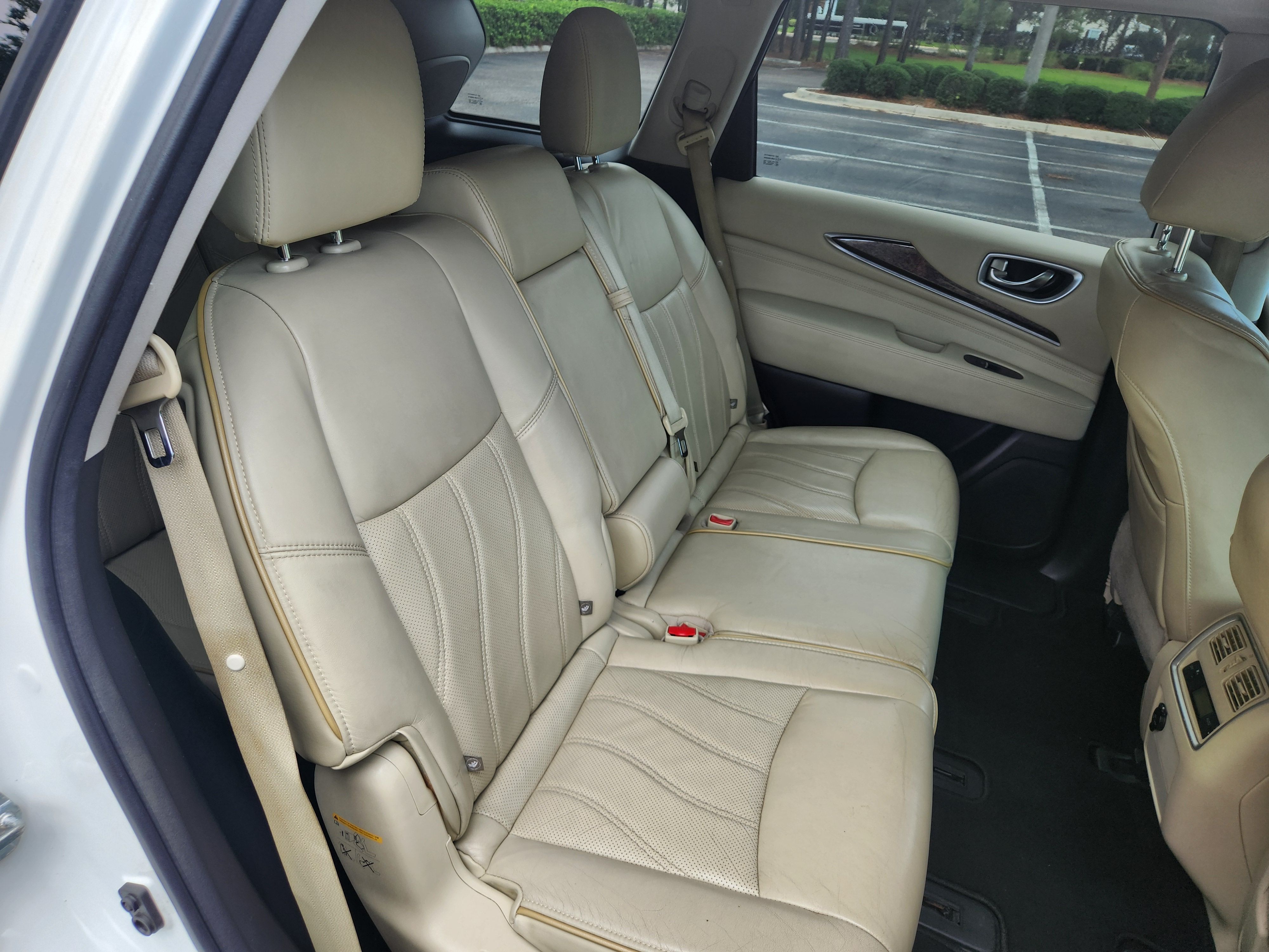 Used 2015 INFINITI QX60 FWD w/ Driver Assistance Package image 26