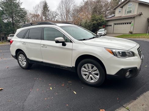 Used 2016 Subaru Outback 2.5i Premium image 12