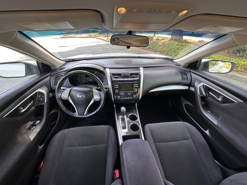 Used 2013 Nissan Altima 2.5 SV image 19