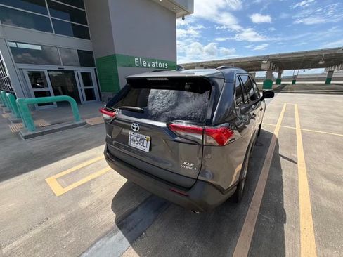 Used 2021 Toyota RAV4 XLE Premium AWD/4WD image 11