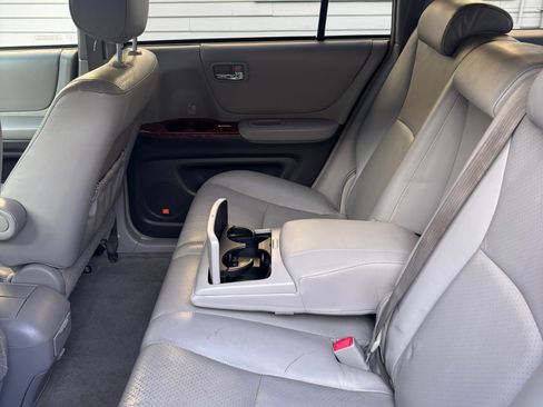 Used 2005 Toyota Highlander Limited image 26