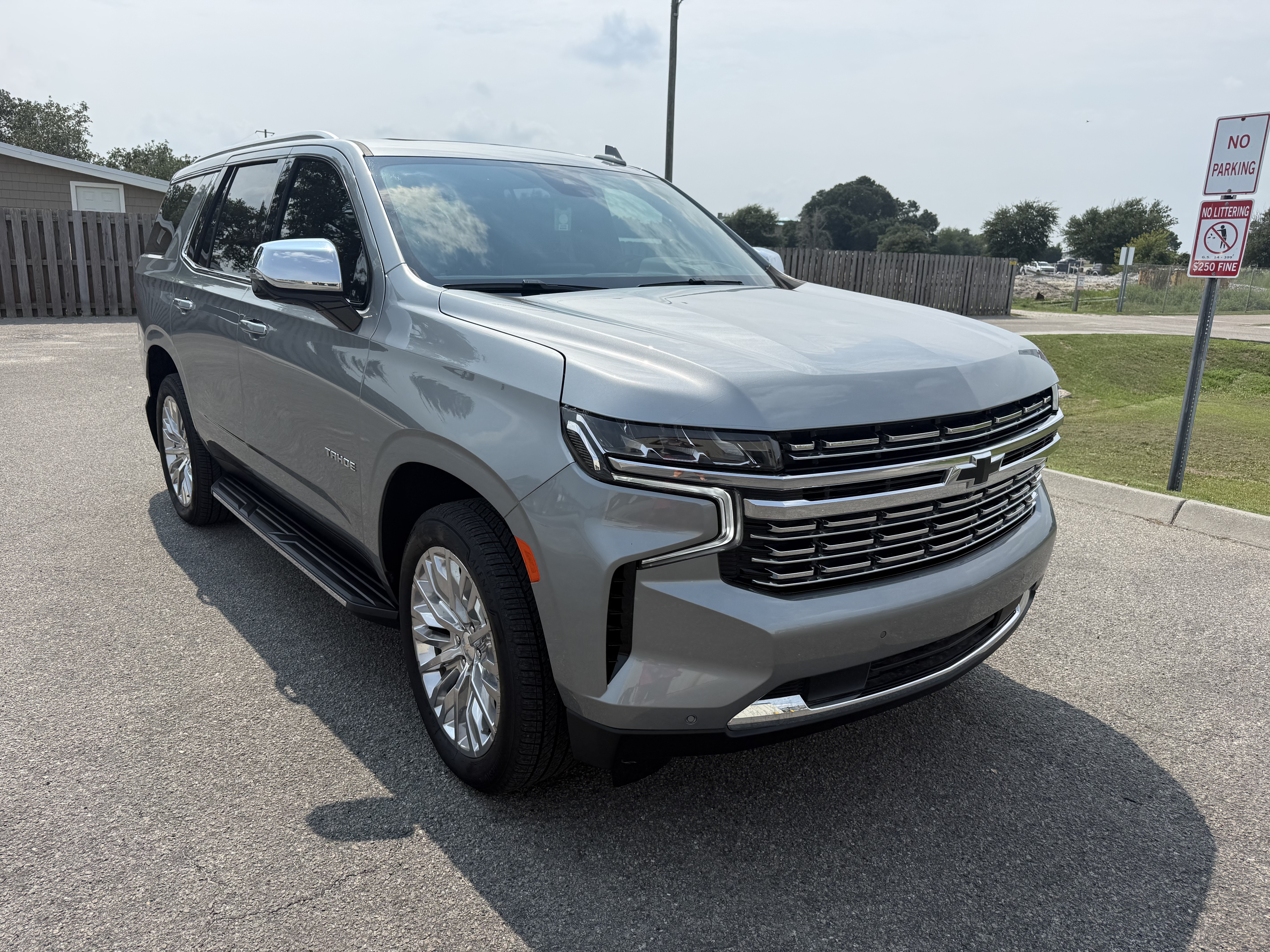 Used 2024 Chevrolet Tahoe Premier w/ Premium Package 2 AWD/4WD image 1