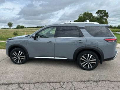 Used 2024 Nissan Pathfinder Platinum