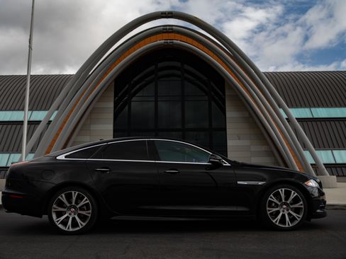 Used 2015 Jaguar XJ image 8