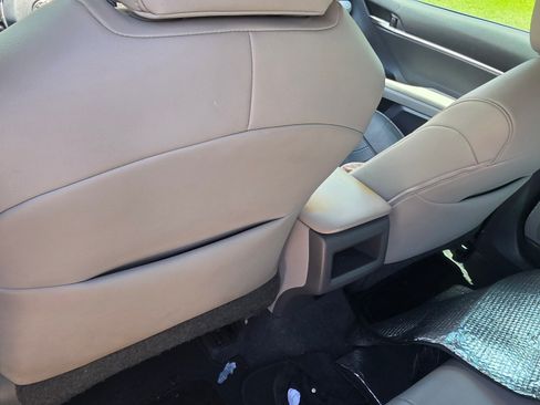 Used 2019 Toyota Camry SE FWD image 17