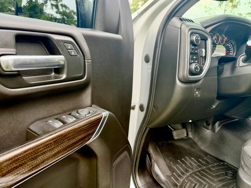 Used 2020 Chevrolet Silverado 1500 LT w/ Fleet Comfort Package AWD/4WD image 11