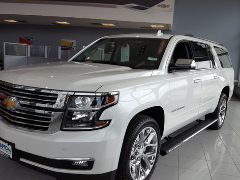 Used 2016 Chevrolet Suburban LTZ image 2