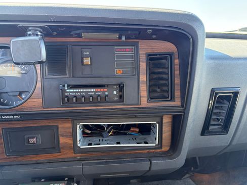 Used 1993 Dodge D/W Truck 250 image 17