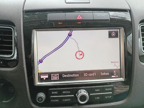 Used 2013 Volkswagen Touareg Sport image 13