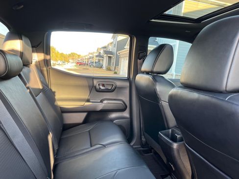 Used 2021 Toyota Tacoma TRD Sport w/ TRD Premium Sport Package image 19