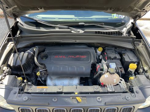 Used 2016 Jeep Renegade Trailhawk AWD/4WD image 17
