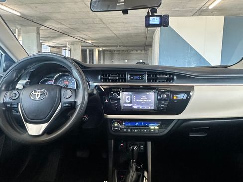 Used 2015 Toyota Corolla LE FWD image 12