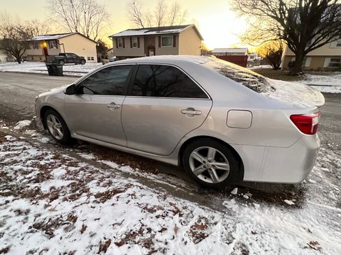 Used 2012 Toyota Camry SE image 4