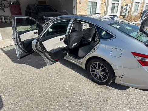 Used 2015 Toyota Avalon Limited image 13