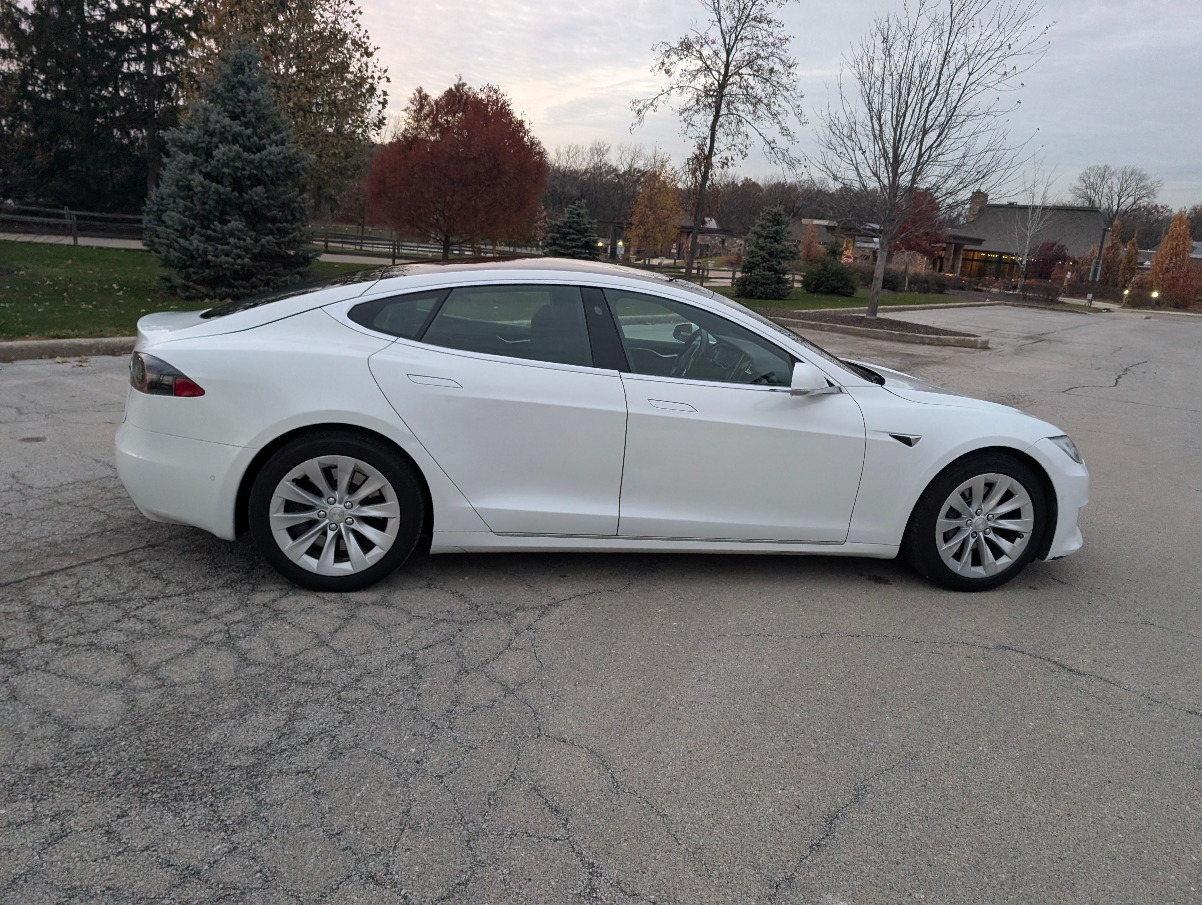Used 2017 Tesla Model S 75 RWD image 4