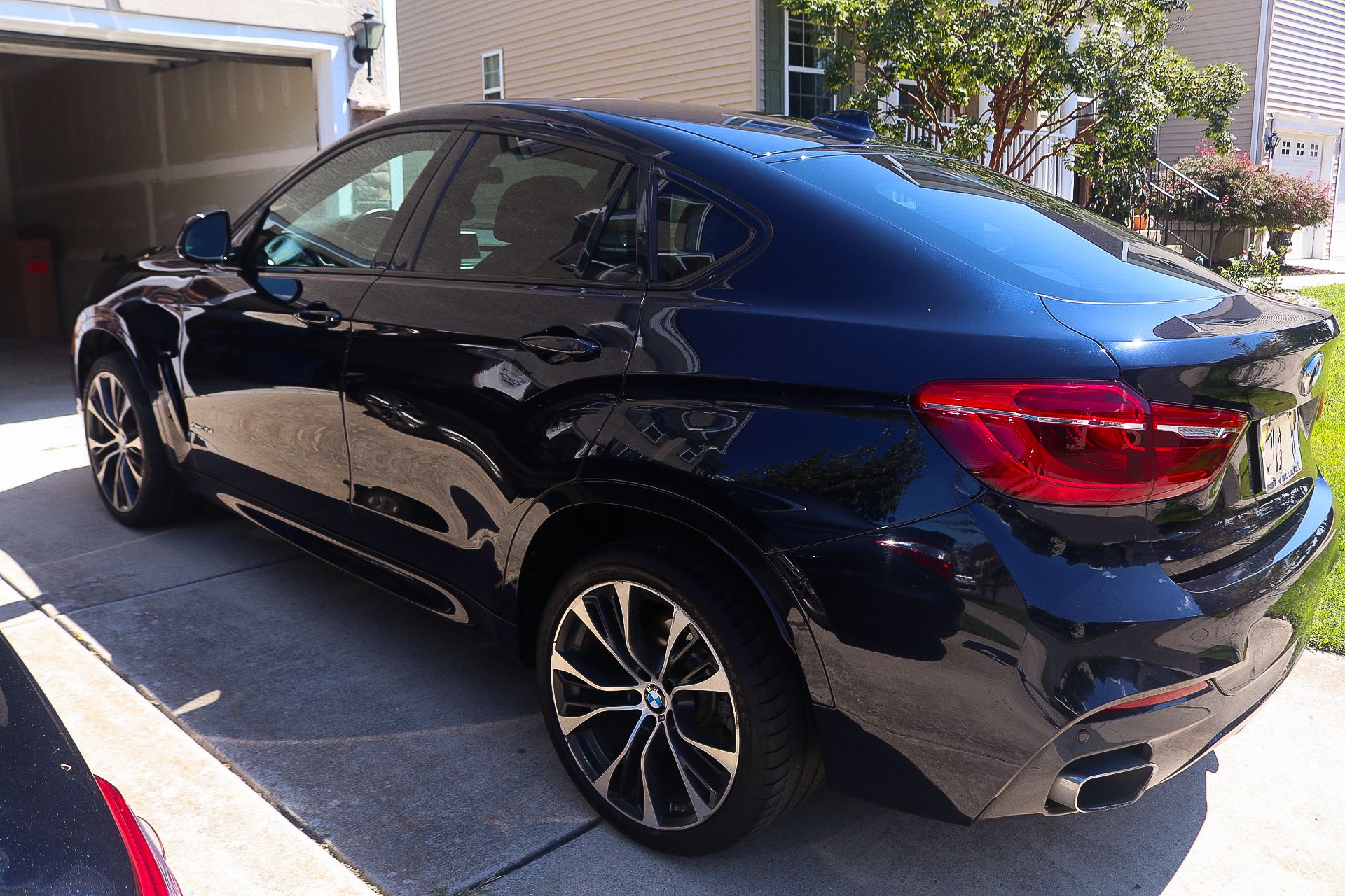 Used 2018 BMW X6 xDrive35i w/ M Sport Package AWD/4WD image 6