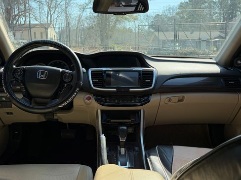 Used 2017 Honda Accord EX-L image 14