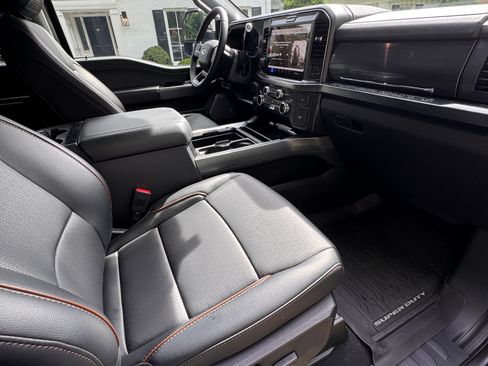 Used 2025 Ford F250 Lariat w/ Lariat Ultimate Package AWD/4WD image 5