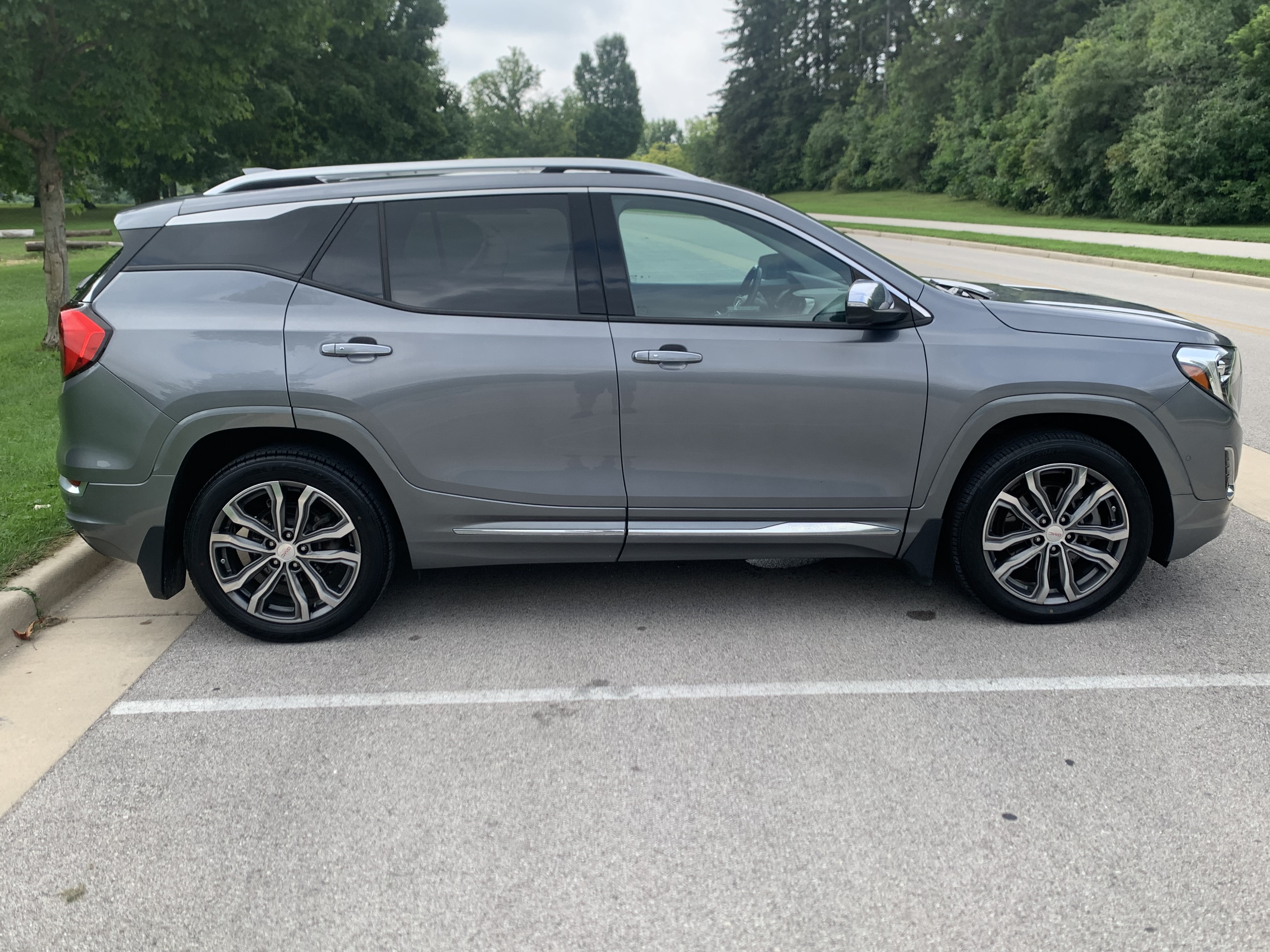 Used 2019 GMC Terrain Denali w/ GMC Pro Grade Package AWD/4WD image 8