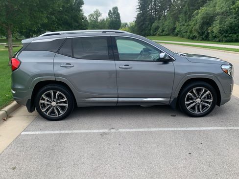 Used 2019 GMC Terrain Denali w/ GMC Pro Grade Package AWD/4WD image 8