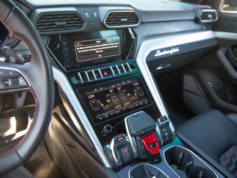 Used 2021 Lamborghini Urus image 15