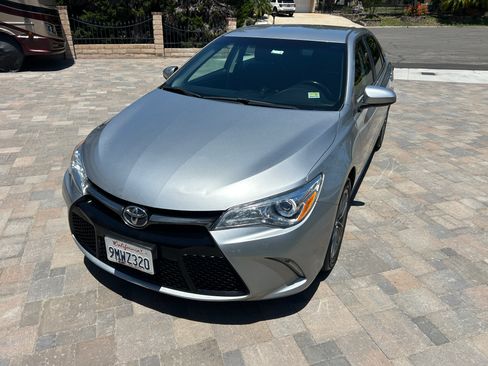 Used 2016 Toyota Camry SE FWD image 1
