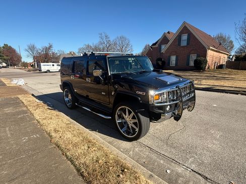 Used 2004 HUMMER H2 w/ Preferred Equipment Group image 2