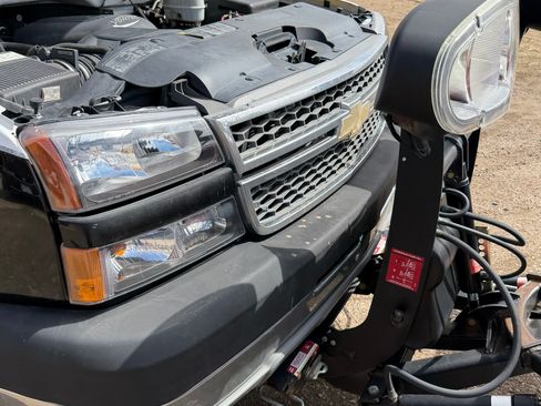 Used 2005 Chevrolet Silverado 2500 W/T w/ Snow Plow Prep Package AWD/4WD image 19