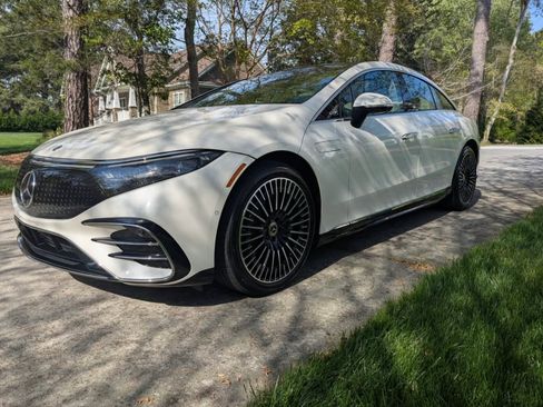 Used 2022 Mercedes-Benz EQS 580 4MATIC Sedan image 2