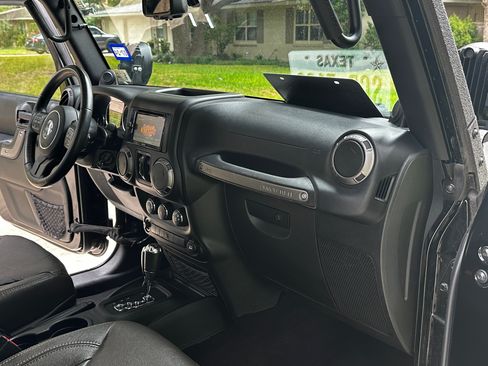 Used 2013 Jeep Wrangler Unlimited Sport image 16