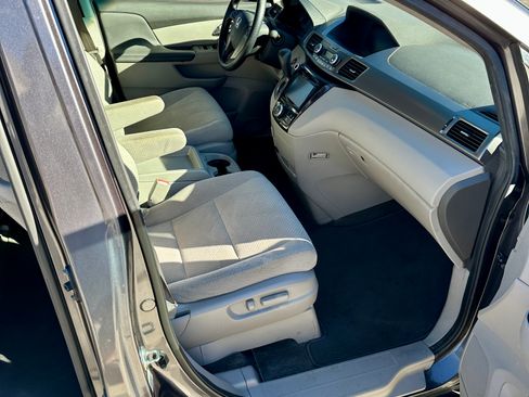 Used 2015 Honda Odyssey EX image 6