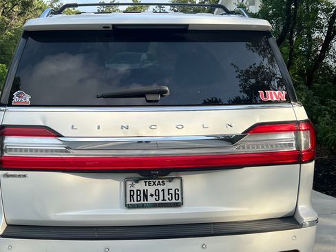 Used 2020 Lincoln Navigator Reserve w/ Luxury Package RWD image 10