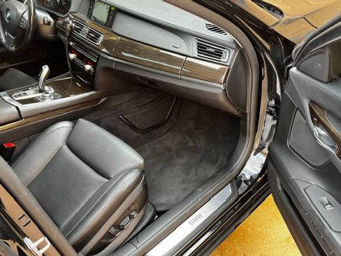 Used 2012 BMW 750i xDrive AWD/4WD image 5