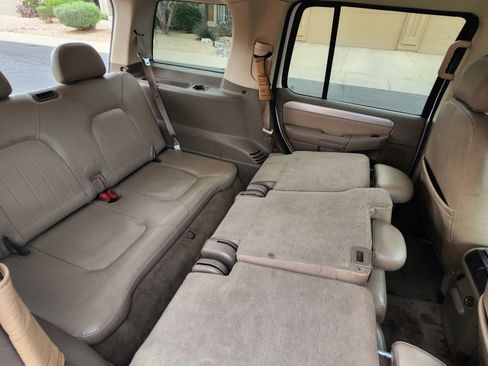 Used 2004 Mercury Mountaineer AWD V8 image 9